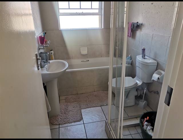 2 BEDROOM APARTMENT FOR SALE IN CLOVERDENE